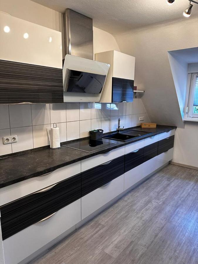 A&V Apartments Wunderschoene Rheinblick Wohnung Zum Entspannen Apt Ela Duisburg Exterior foto