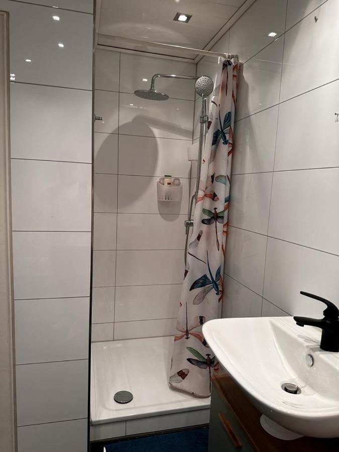 A&V Apartments Wunderschoene Rheinblick Wohnung Zum Entspannen Apt Ela Duisburg Exterior foto