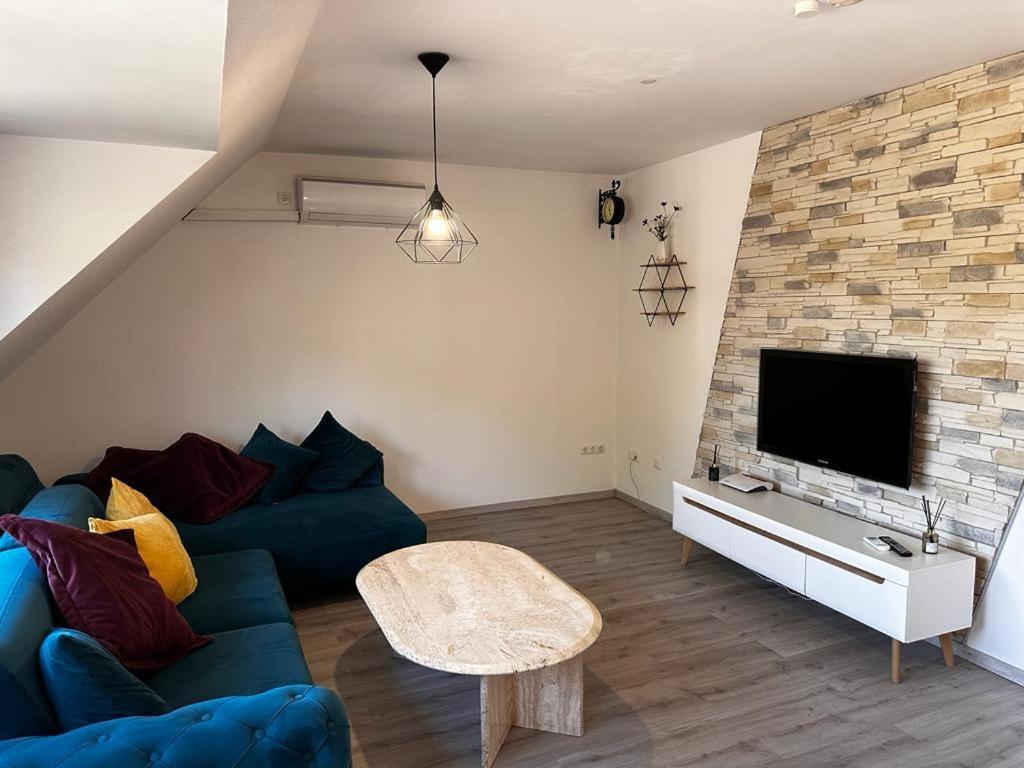 A&V Apartments Wunderschoene Rheinblick Wohnung Zum Entspannen Apt Ela Duisburg Exterior foto