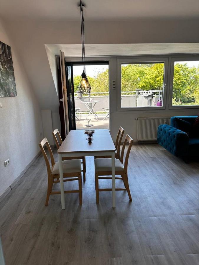 A&V Apartments Wunderschoene Rheinblick Wohnung Zum Entspannen Apt Ela Duisburg Exterior foto
